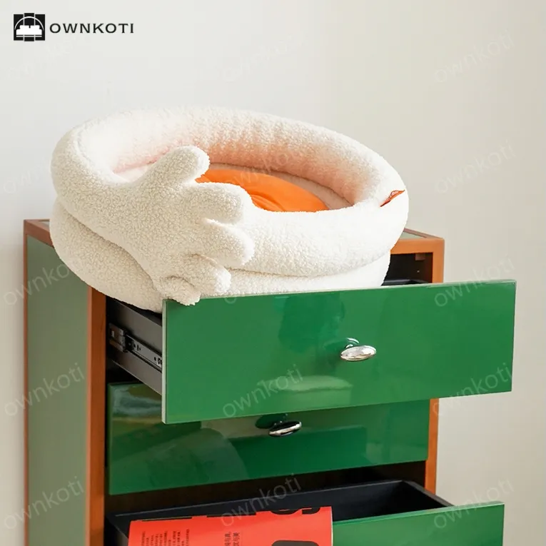 Finger Gesture Winter Warm Cat Bed