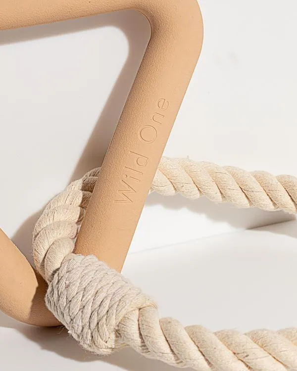 Triangle Tug, Tan